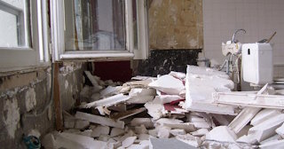Демонтаж хрущевки в Красногорске - удаление старых полов и стен по выгодной цене от 1773 рублей.